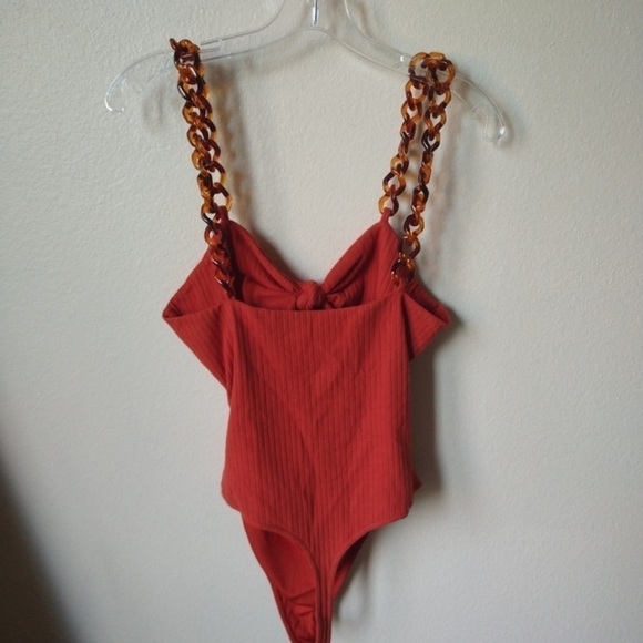 Privacy Please Women’s Ribbed Cutout Bodysuit Red Size M One Piece Chain Strap - Picture 4 of 10